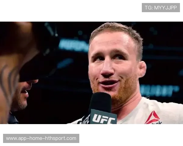 UFC 重量级对轰震碎摄像机!现场颤动 UFC 重量级对轰震碎摄像机!现场颤动